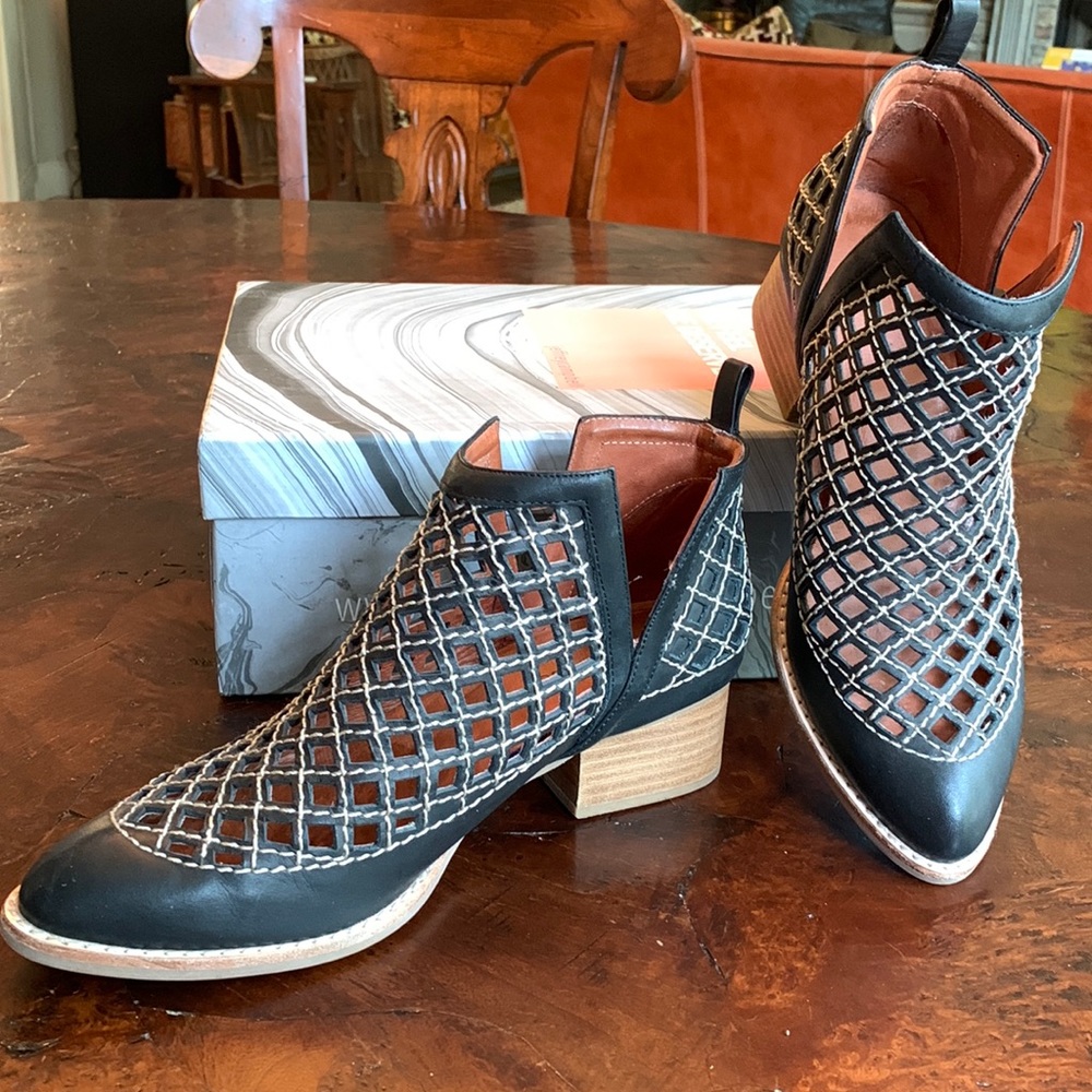 JEFFREY CAMPBELL TAGGART BOOTIES - Size 7.5M